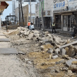 Obra lenta golpea a comercios del centro