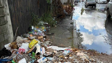 Ocupa basura la banqueta
