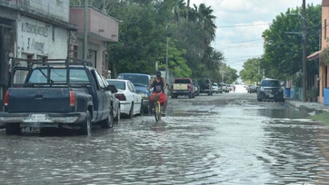 Se van los aguaceros, pero el agua no se va