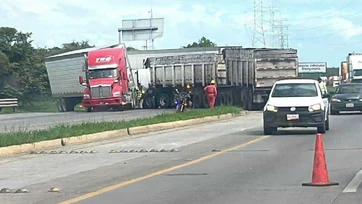 Bloquea choque acceso a zona industrial de Altamira
