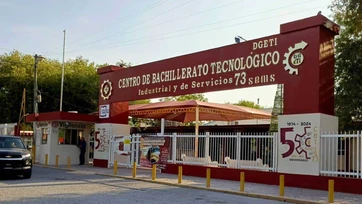 Graban alumnos pelea en aula