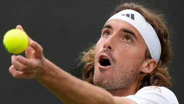 Tsitsipas avanza en Shanghái tras vencer a Kimmer Coppejans