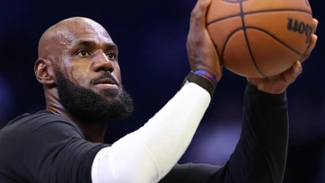 LeBron James juega por primera vez con los 76ers en pretemporada en Brooklyn