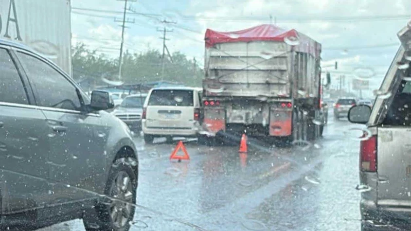 Complican las lluvias movilidad en la ciudad