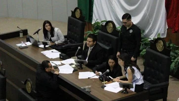 Proponen aumentar 50% impuesto a profesionistas