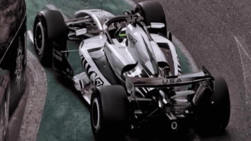 Exhiben monoplaza de Checo Pérez en la CDMX