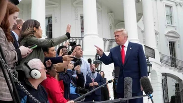 Investigan a cadenas de televisión tras protesta contra Trump