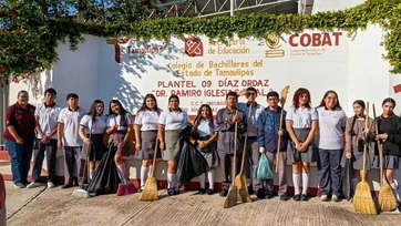 Se lanzan a limpiar la Plaza Principal