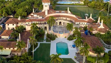 Empleados de FBI despedidos por caso de documentos de Trump demandan para ser reincorporados