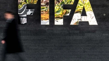 En tensa reunión de la FIFA, Infantino se disculpa por el plan de venta del Mundial