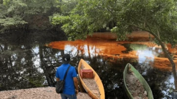 Pemex se deslinda de derrame de hidrocarburo en arroyo de Veracruz