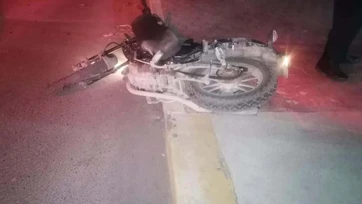 Atropella y abandona herido a motociclista