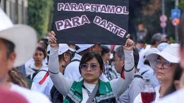 Trabajadores del IMSS entregan pliego petitorio en Palacio Nacional