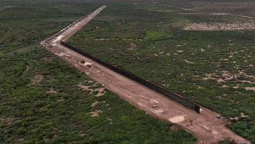 El gobierno de Trump pide una Corte Suprema que le permita seguir construyendo un muro fronterizo en Texas