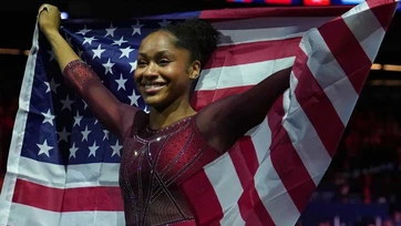Skye Blakely conquista el oro mundial y rompe en llanto tras años de lesiones