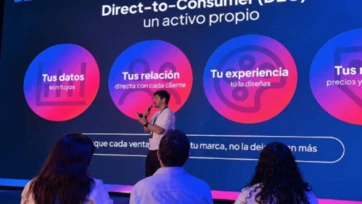 El mexicano combina tiendas y redes; así compra en era digital