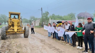 Dan banderazo de pavimentación