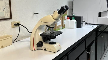 Reactivan servicio de laboratorio en el Distrito de Salud 3