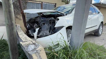 Terminan lesionados y con autos destrozados