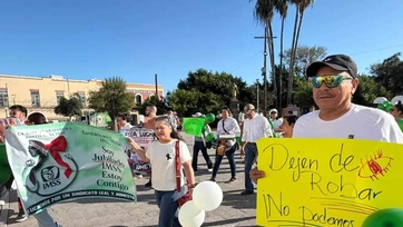 Protestan trabajadores del IMSS por salarios y carencias