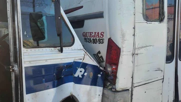 Chocan camiones por falla mecánica