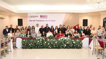 Reconocen entrega y vocación de médicos