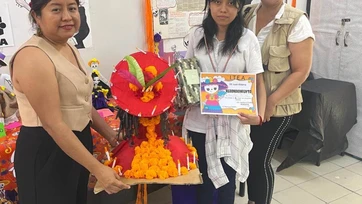 Muestran creatividad en concurso de catrinas